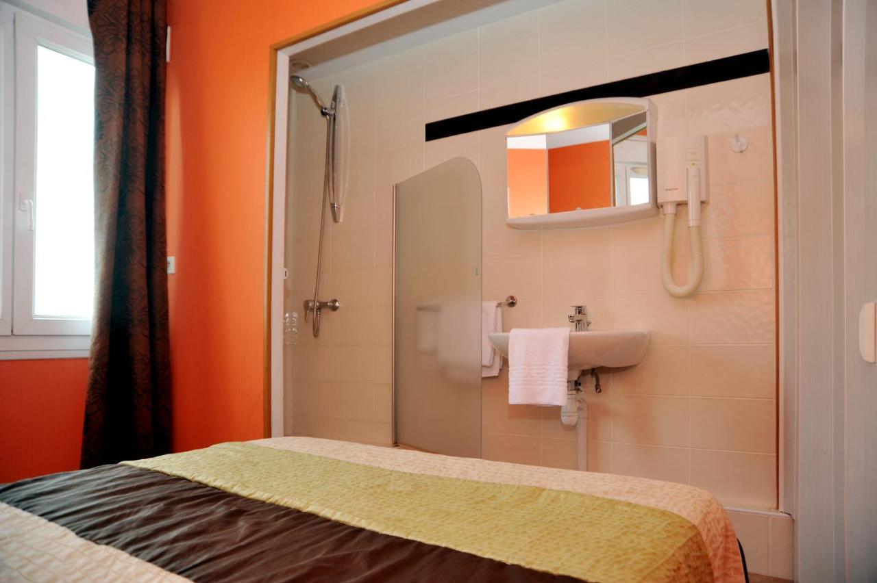 Hotel Les Rosiers La Rochelle  Esterno foto